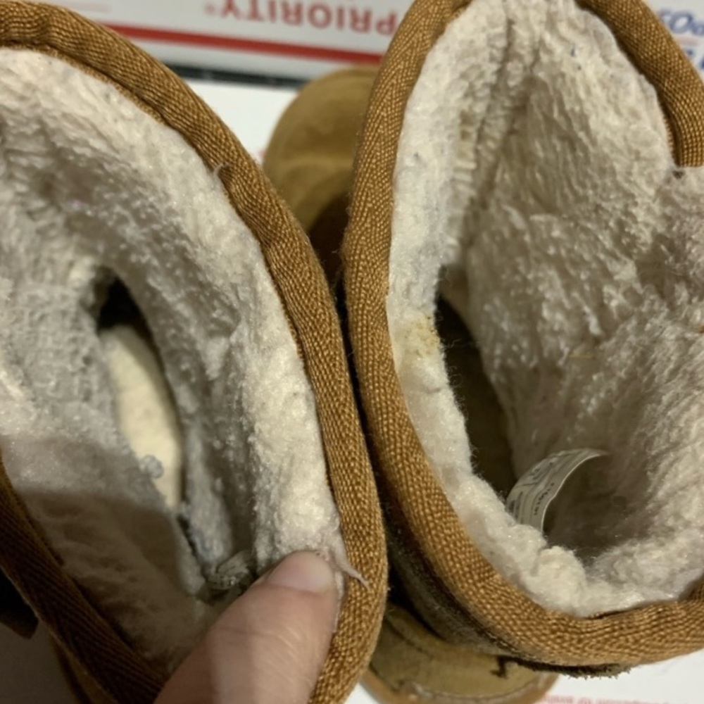 UGG Kollaburra Victoria Short Fur Boot 
Girls 3 - Picture 11 of 11